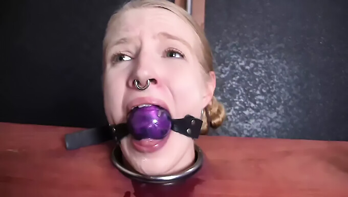 American Slave Gets Vibrator Treatment