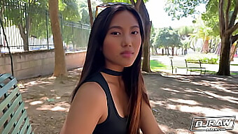 May Thai Dává Surový Orální Sex V Pov