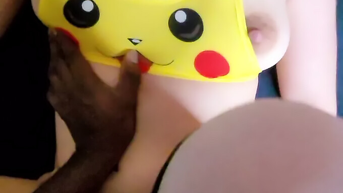 Amatör Fransk Tjej I Pikachu-Dräkt Blir Hårt Knullad