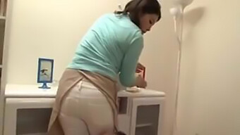 Maid'S Mobiles Skills On Display In Steamy Video