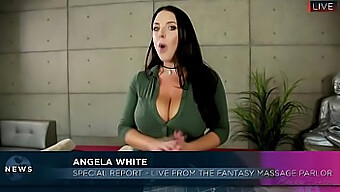 Bintang Porno Lesbian Lena Paul Dan Angela White Meneroka Seksualiti Mereka Dalam Pertemuan Lesbian Yang Panas Ini.