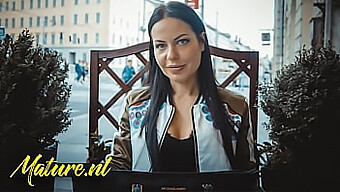 Milf Kráska Allatra Hot Si Užíva Veľký Penis V Pov Sexuálnom Videu