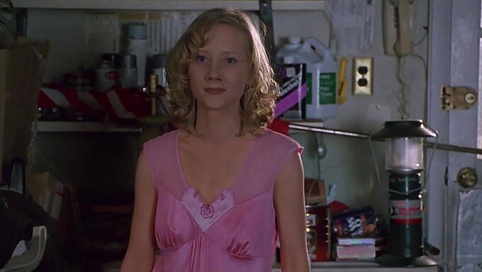 Kecantikan Amerika Anne Heche Memamerkan Aset Semulajadinya Di Donnie Brasco