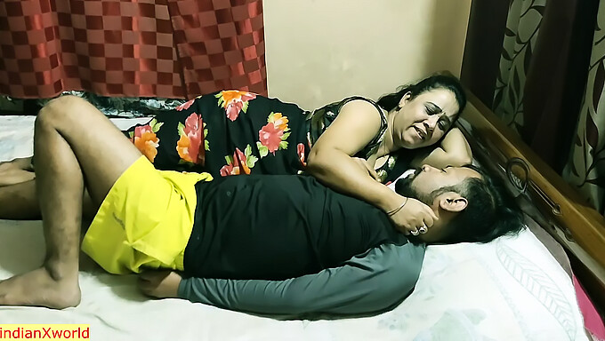 Bhabhi Madura Indiana E Tesuda Fica Selvagem Com Devar Inocente Em Vídeo Bdsm